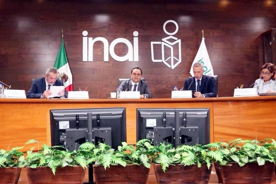 El Pleno del INAI también propondrá que la información del cónyuge y dependientes económicos del declarante debe ser pública en virtud de que integran el mismo núcleo patrimonial.