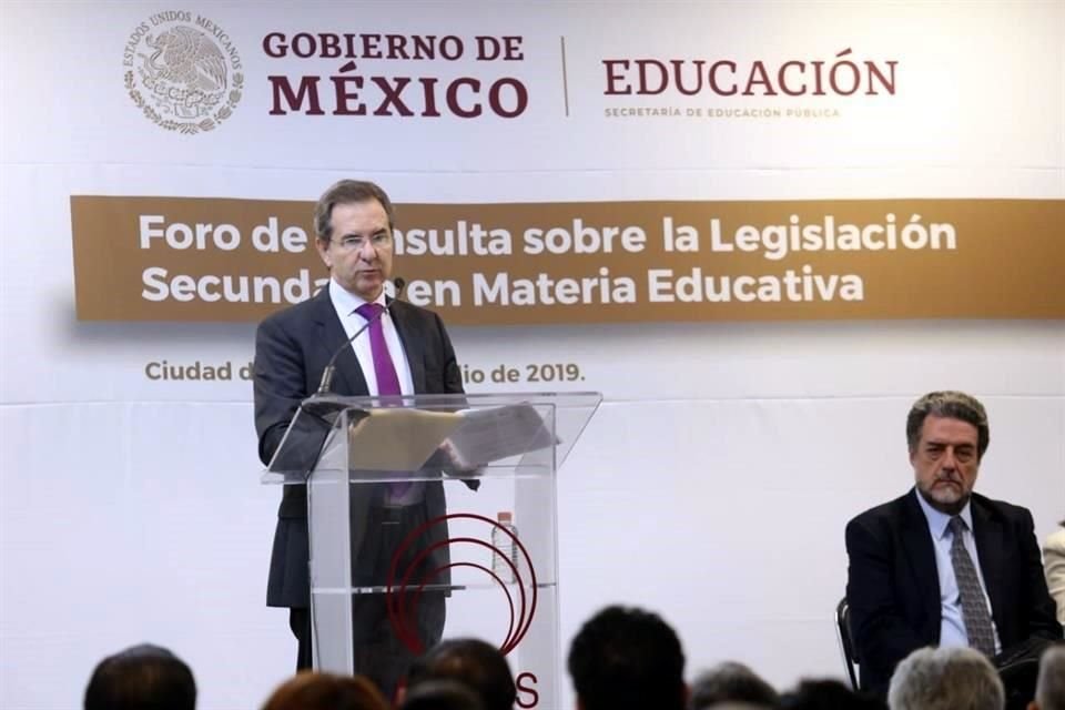 El titular de la SEP refirió fallas del sistema educativo. Señaló falta de articulación, lo que a su vez genera atrasos en conocimientos.