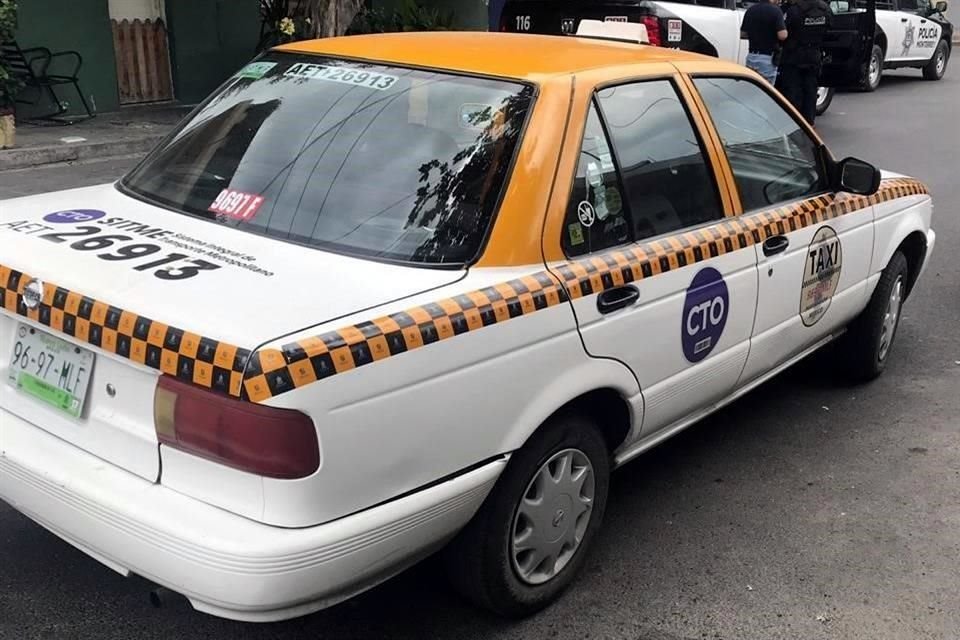 Una fuente indicó que ambas unidades son marca Tsuru, blanco con amarillo.