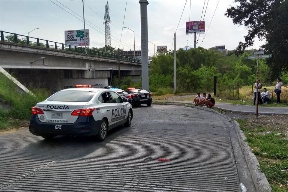 Hasta las 17:30 horas, familiares, amigos y autoridades buscaban en el Río La Silla y Chapultepec, a la altura de la Colonia Puesta del Sol.