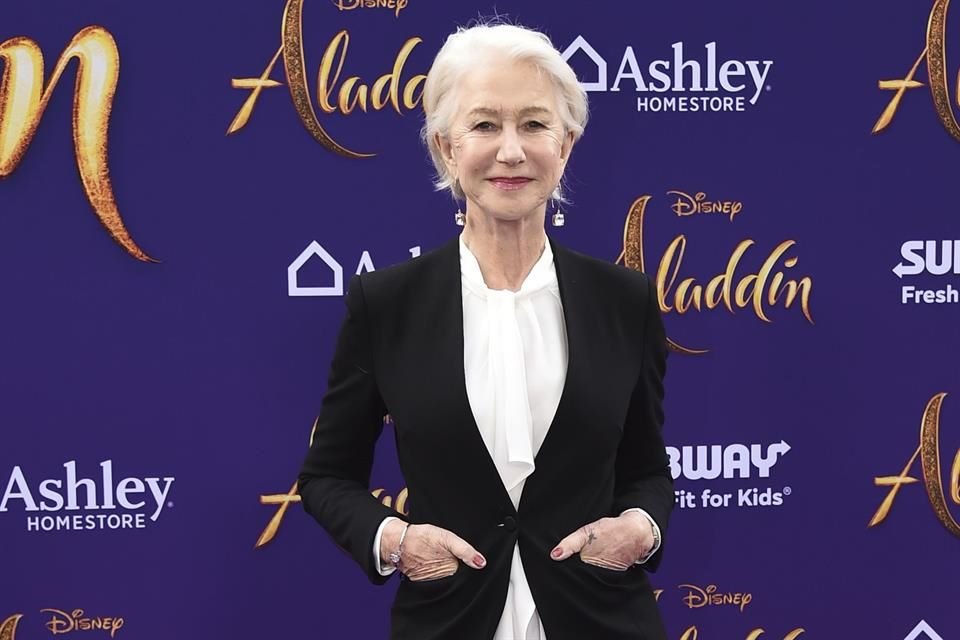 Helen Mirren prefiere cortarse el cabello ella misma usando tijeras de cocina que ir cada seis semanas a la peluquería.