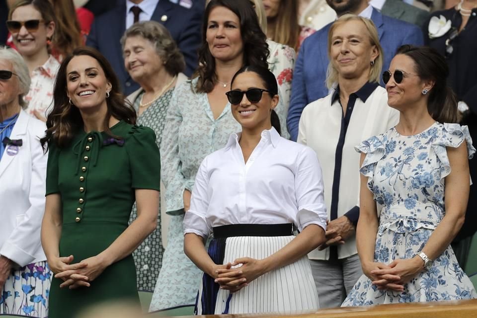 Las Duquesas de Cambridge y Sussex acudieron juntas a la final femenil, en su primer acto público sin sus maridos.