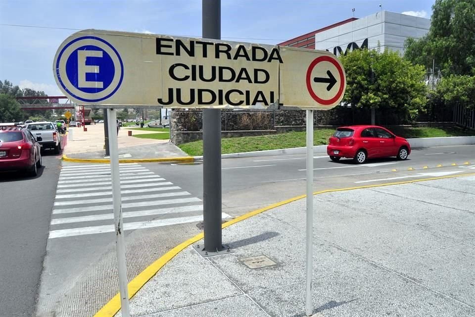 Tras 3 años de operaciones y múltiples amparos en su contra, la concesión millonaria del estacionamiento de Ciudad Judicial sigue vigente.