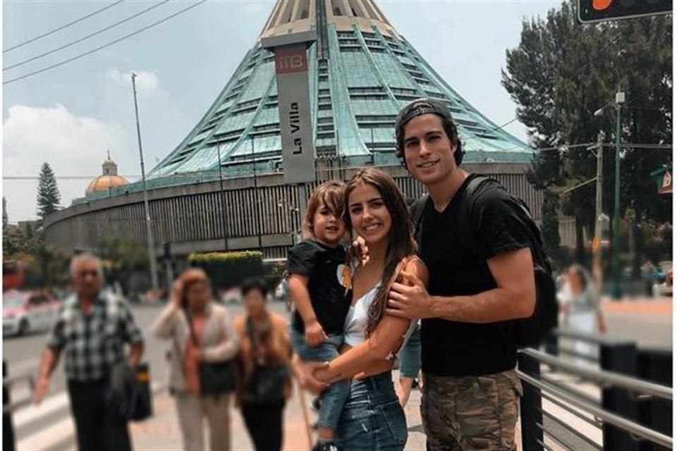 La pareja estuvo acompañada por Marcelo, hijo de la actriz.