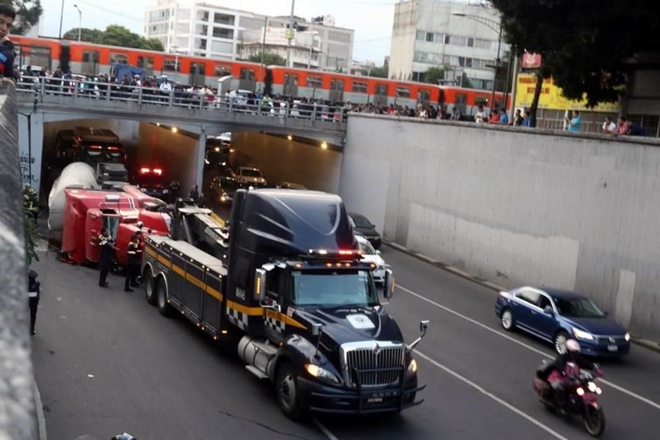 El conductor y una copiloto fueron subidos a una patrulla y serán presentados ante un MP para deslindar responsabilidades.