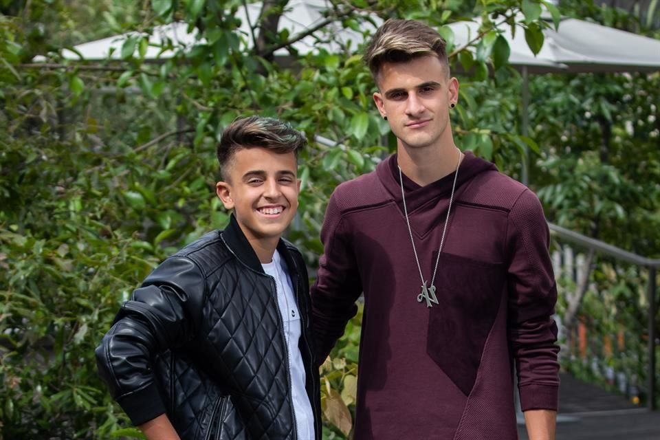 El dúo lanzó el tema 'Cintura con Cintura', el cual ya cuenta con 3.9 millones de reproducciones en YouTube.