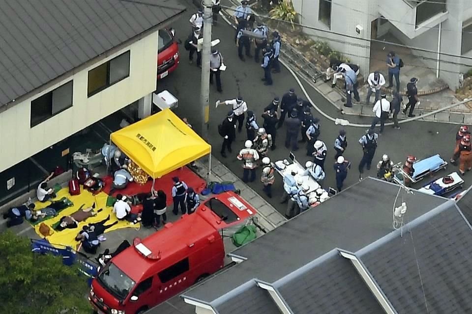 Al menos 25 personas murieron en incendio, supuestamente provocado, en estudios de animación en Japón; autoridades detuvieron a sospechoso.