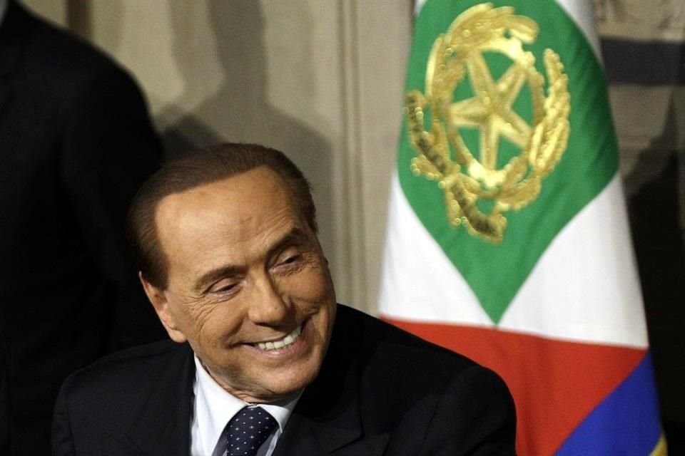 Un tribunal italiano levantó la prohibición para que el ex Premier Silvio Berlusconi ocupe un cargo público.