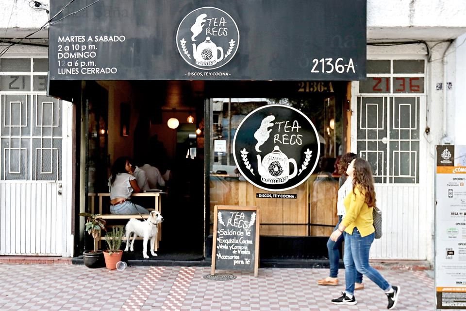 Con un ambiente vintage, Tea Recs (Av. México 2136-A) es perfecto para disfrutar de tés y vinilos.