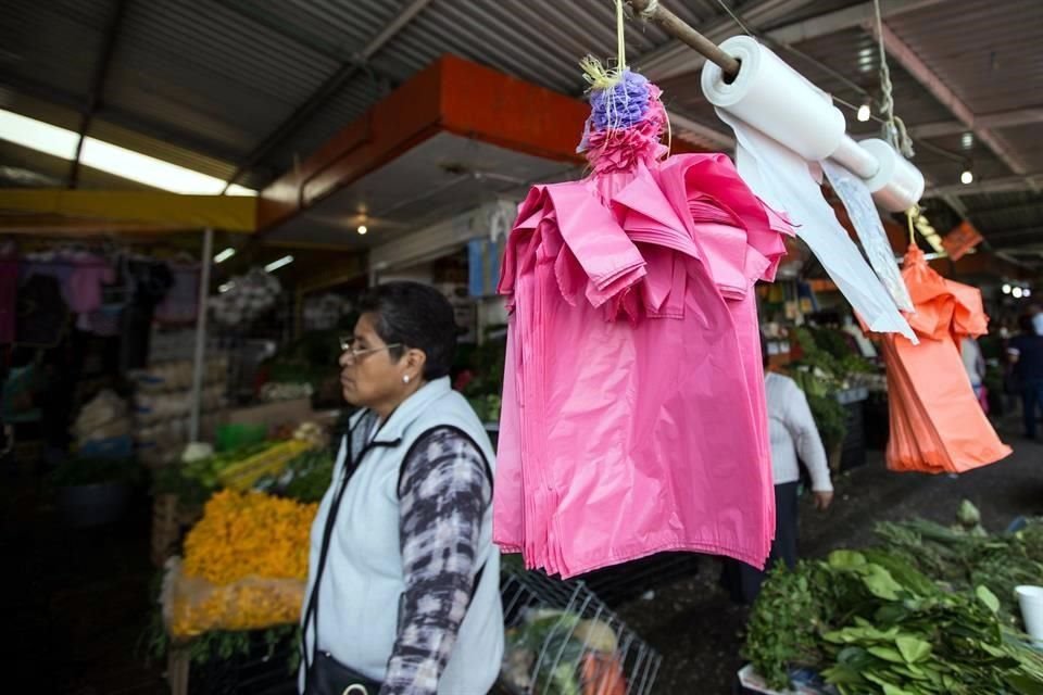 De todos los materiales que se reciclan, destaca el polietileno con una representación del 51.2 por ciento.