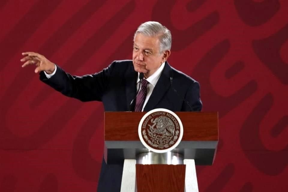 Durante su conferencia matutina, López Obrador reveló que utilizarán todas las líneas de fibra óptica y otra infraestructura de CFE.