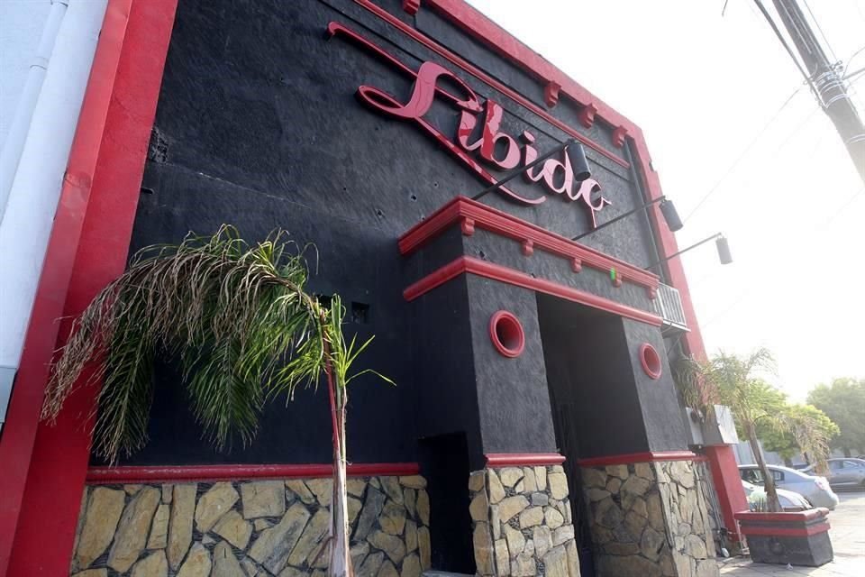 Alrededor de las 22:30 horas se registraron los hechos en el bar Libido, ubicado en el cruce de las calles Prolongación Madero y José Martí, en la Colonia Fierro.