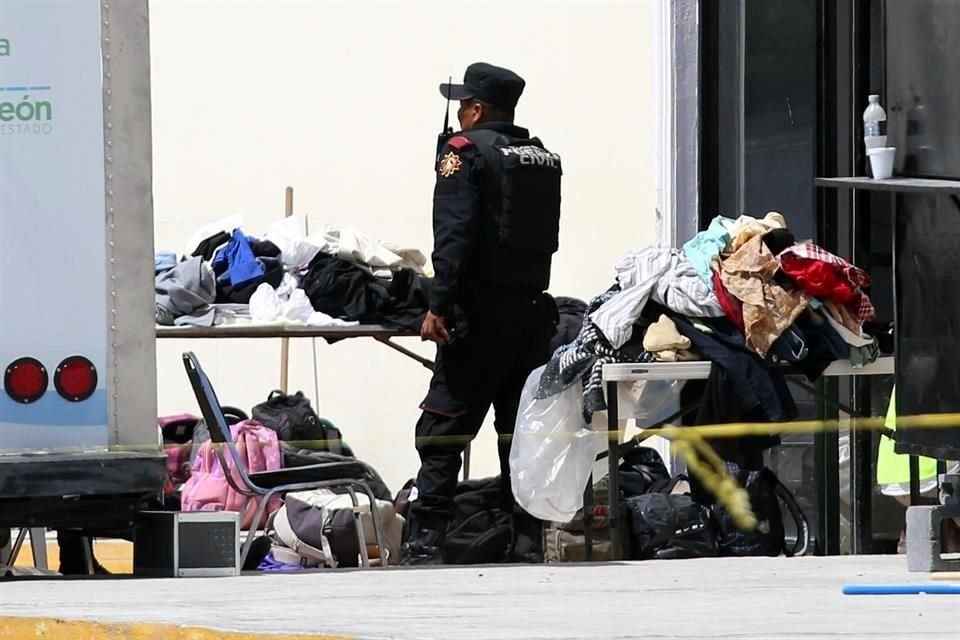 En el lugar, que se encuentra acordonado, continúan haciendo guardia elementos de Fuerza Civil.