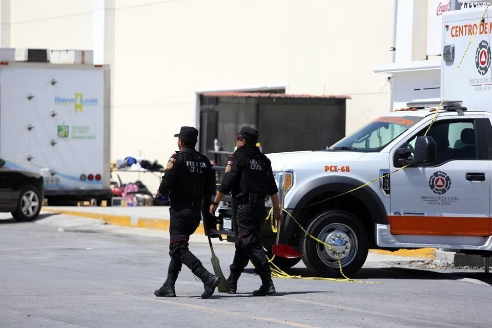 En el lugar, que se encuentra acordonado, continúan haciendo guardia elementos de Fuerza Civil.