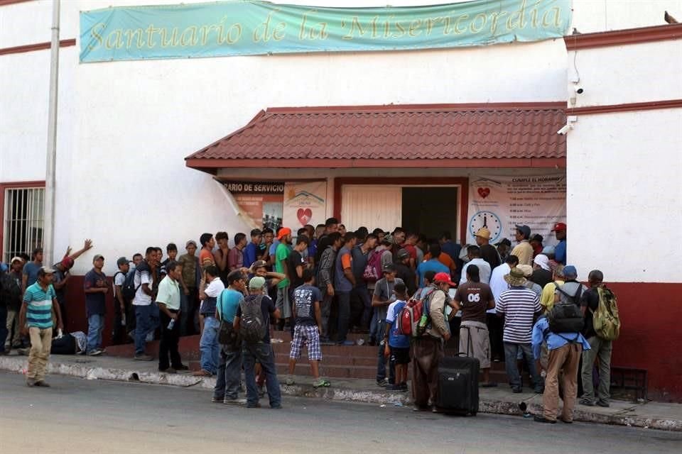 El Comedor de los Pobres, fundado en 1961 por el Padre Roberto Infante, ahora ofrece comida también a indigentes y a migrantes.