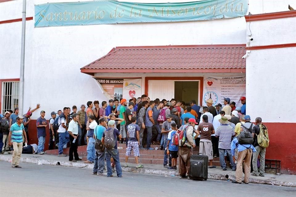 Unas 500 personas se alimentan a diario en este comedor.