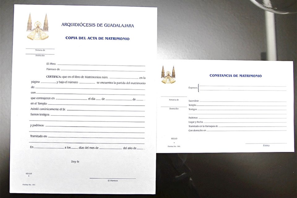Notarios parroquiales entregaron actas de matrimonio, bautizo o primera comunión, sin que se hubiera llevado a cabo el sacramento.