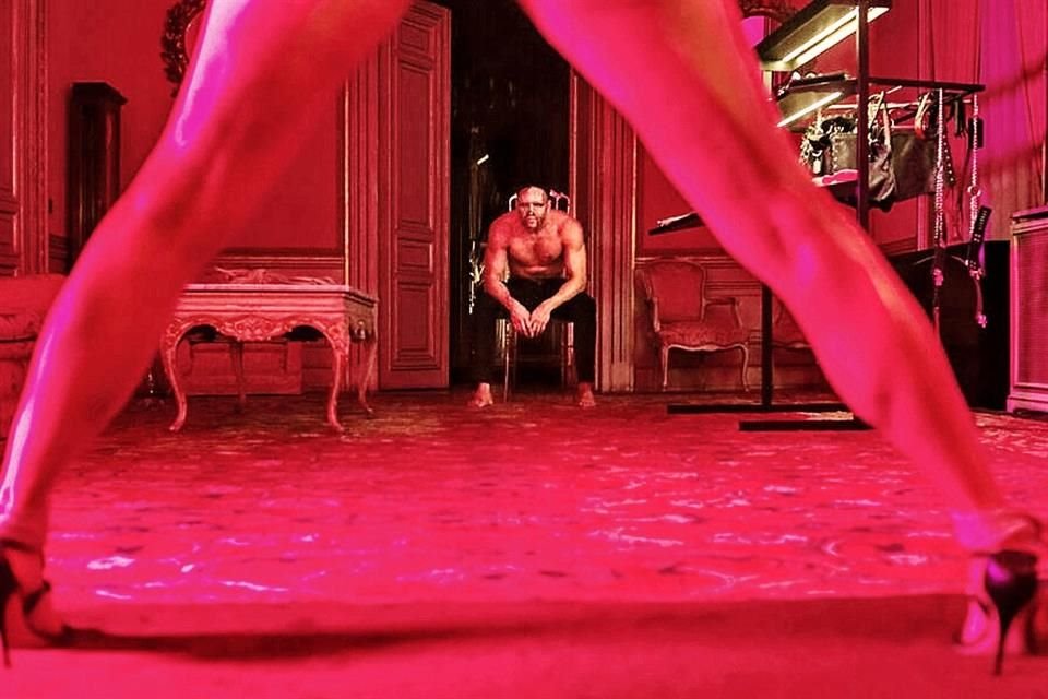 Las series de TV, como la española 'Instinto', es donde los desnudos se mantienen vivos.