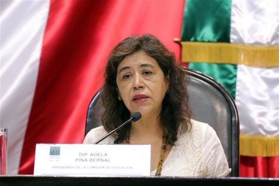 Adela Piña, cargamento presidenta de la Comisión de Educación.