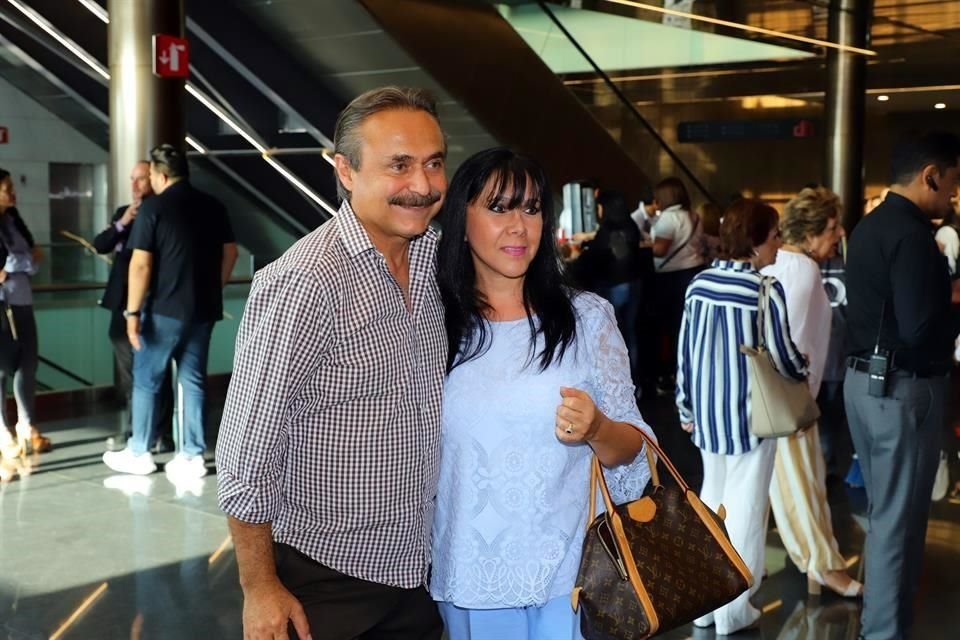 Refugio Benavides y Patricia de Benavides