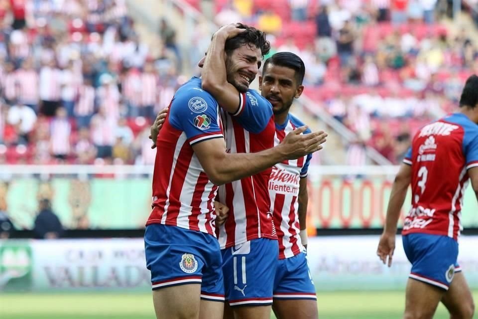En la jugada del gol, Briseño salió golpeado, pero se levantó y festejó a lo grande.