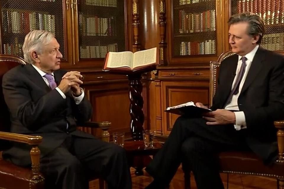 Andrés Manuel López Obrador tuvo una entrevista con el editor en jefe de Bloomberg, John Micklethwait. 