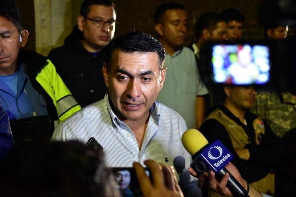 El Alcalde del Municipio, Salvador Zamora realizó un recorrido por la zona y explicó que unos 400 metros del asfalto antiguo resultó dañado.