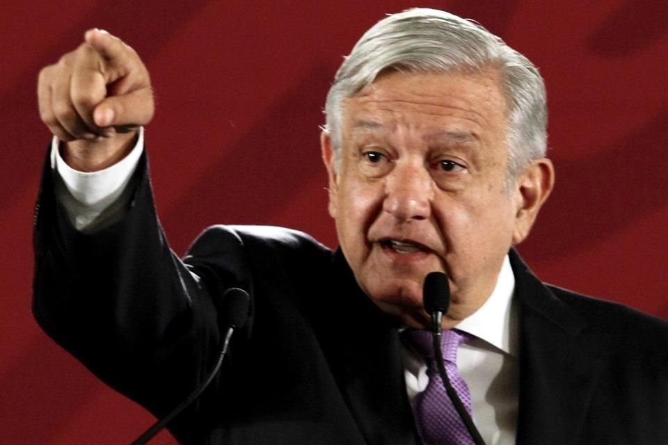 El Presidente Andrés Manuel López Obrador habla en una rueda de prensa, en Palacio Nacional.