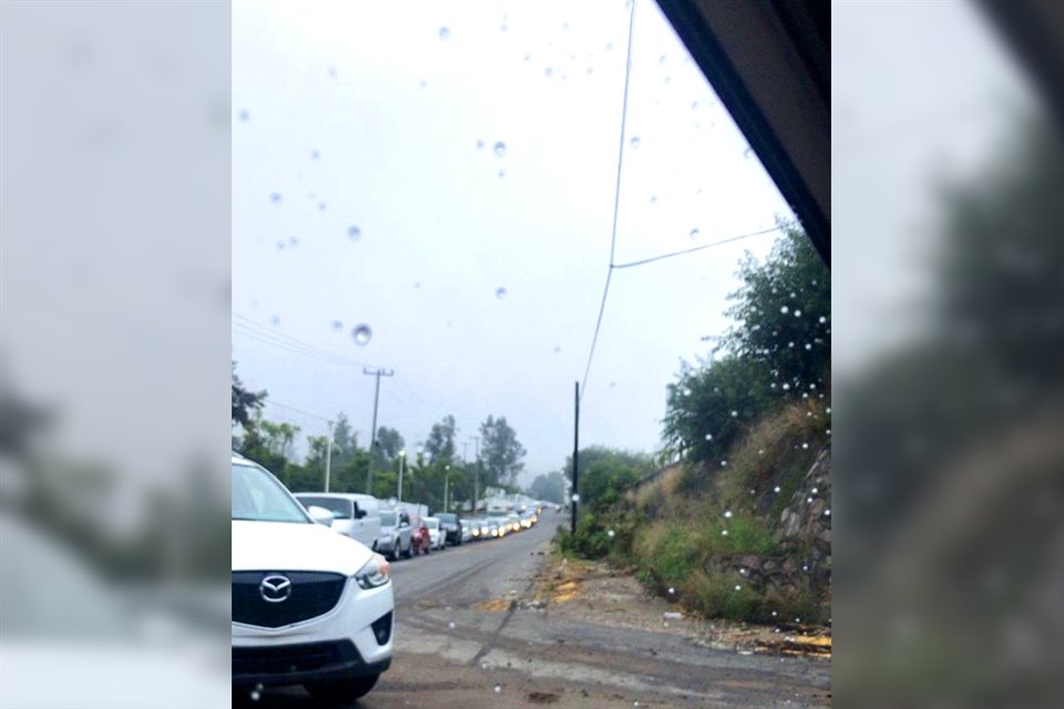 Vecinos necesitan casi 2 horas para recorrer 3 kilómetros.