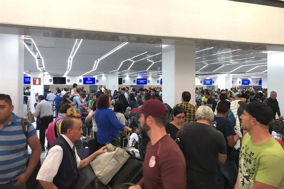 Interjet dijo que ofrecerá a los pasajeros afectados un boleto de cortesía a cualquier destino nacional o internacional.