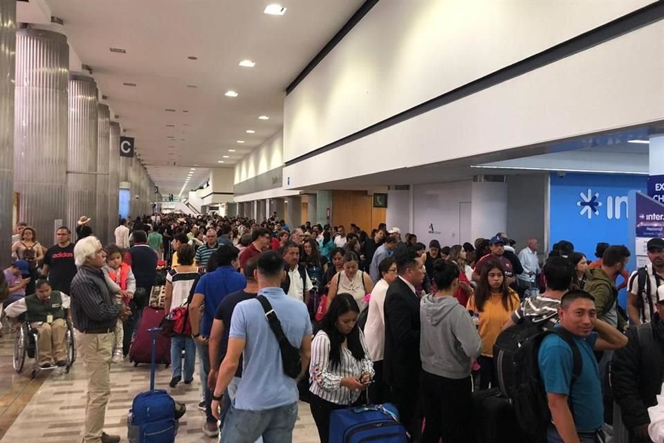 Entre ayer y hoy, la aerolínea ya suma 20 vuelos cancelados y al menos 10 con retrasos.