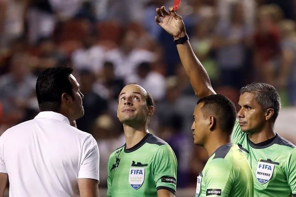Mike Petke fue explusado tras el partido ante los Tigres.