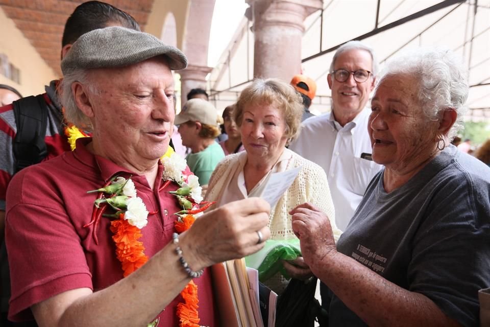 Víctor Toledo, titular de Semarnat, visitó Temacapulín para escuchar a los habitantes y hablar sobre la Presa El Zapotillo.