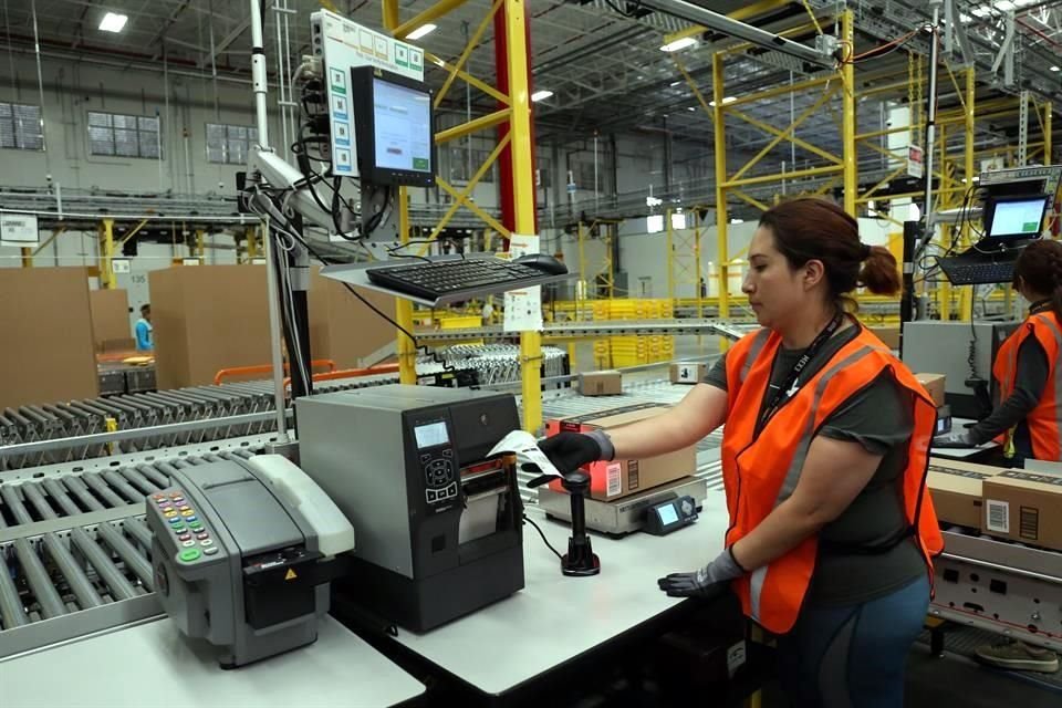 Las ganancias de Amazon en el tercer trimestre fueron de 4.23 dólares por acción, en comparación con 5.75 dólar en el mismo periodo del año anterior.