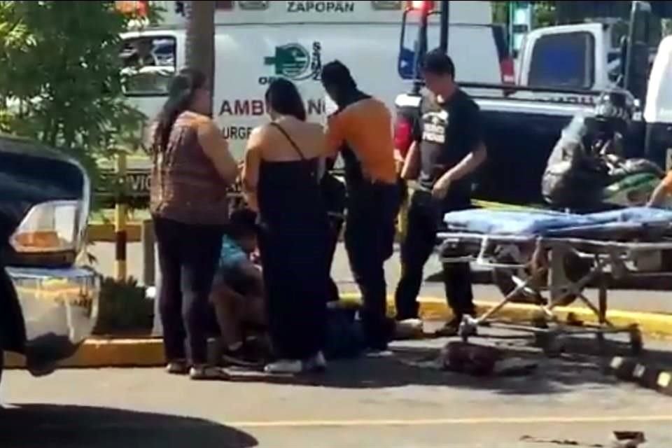 Cinco civiles resultaron heridos, así como uno de los escoltas de la esposa del Gobernador de Nayarit.