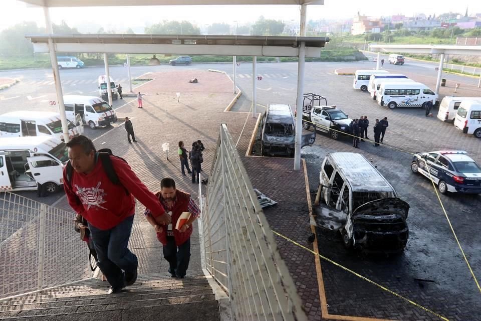 En un año, la flota de 500 unidades de la ruta San Juan Zitlaltepec se redujo a 300, pues los choferes prefieren dejar de trabajar que pagar a los extorsionadores con dinero y o con la vida