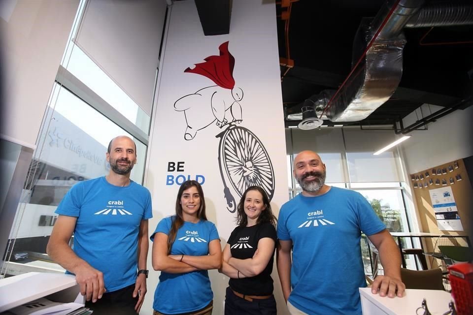 Francisco Javier Orozco, Blanca Méndez, Cristina Carballo y Arnoldo de la Torre, de Crabi.