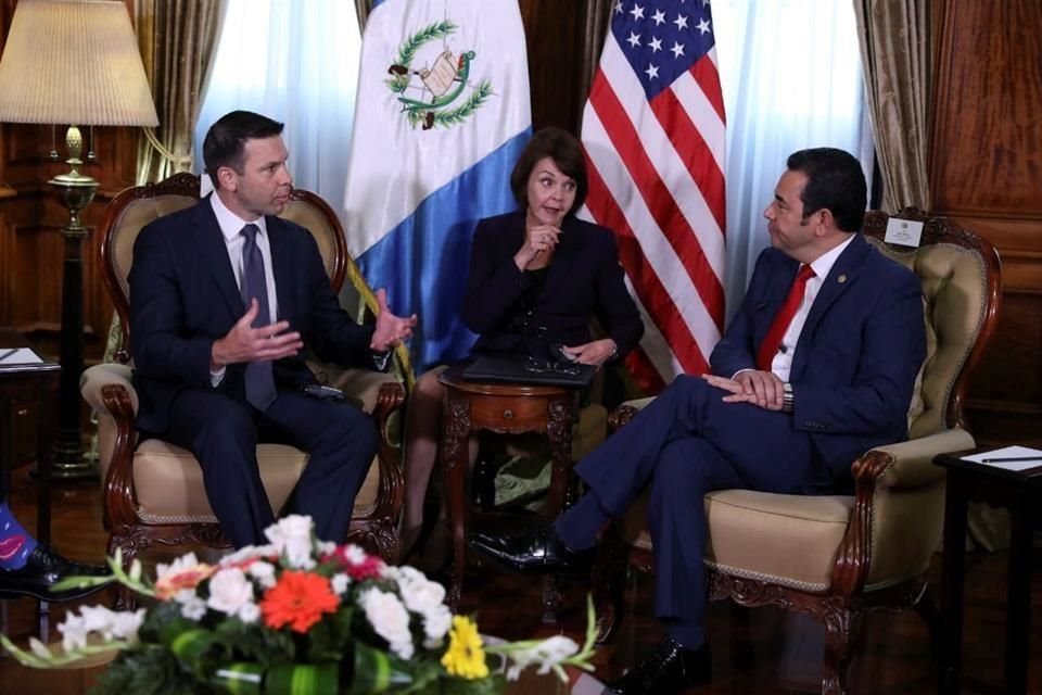 El Secretario interino de Seguridad Nacional de EU aseguró que negocian extender a Centroamérica el convenio de asilo firmado por Guatemala.