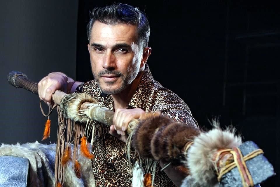 Sergio Mayer protagoniza el monólogo Defendiendo al Cavernícola.