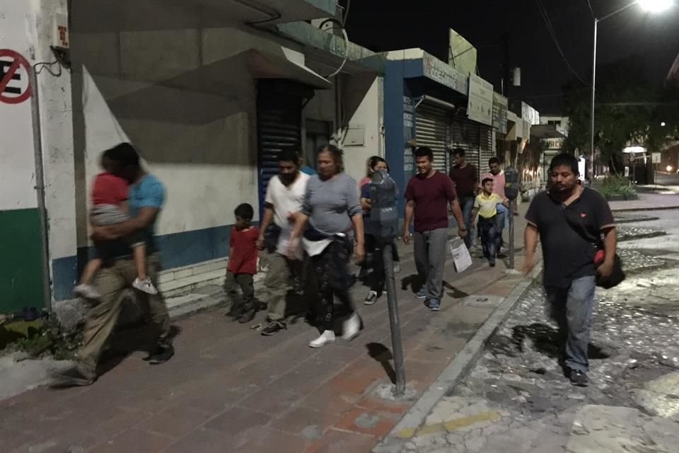 Unos dos mil migrantes en trámites de asilo en Estados Unidos han sido enviados de Nuevo Laredo a Monterrey.