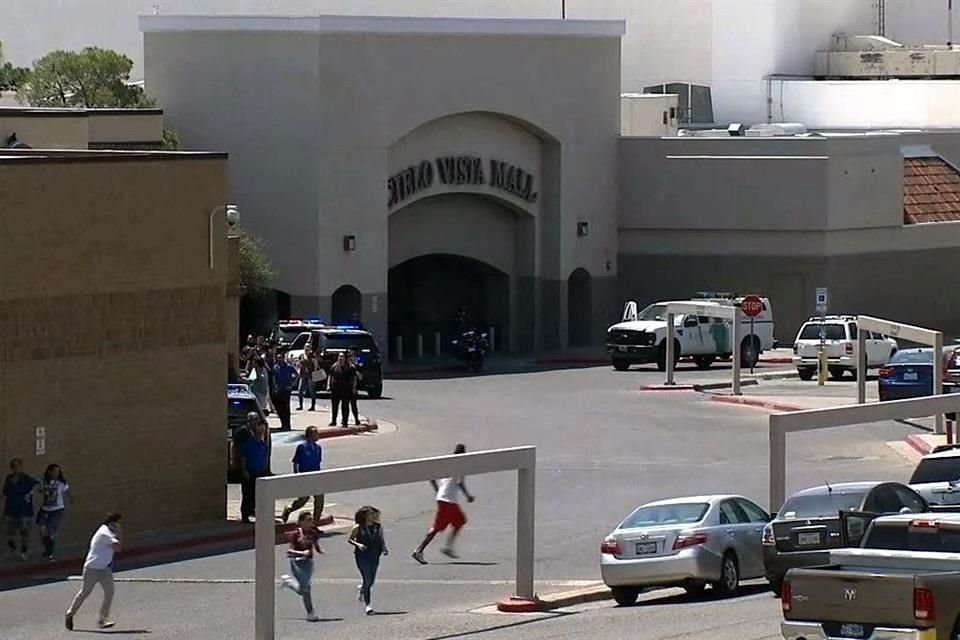 La Policía de Texas informó que atiende un tiroteo activo en un centro comercial de El Paso; medios reportan al menos 18 heridos.