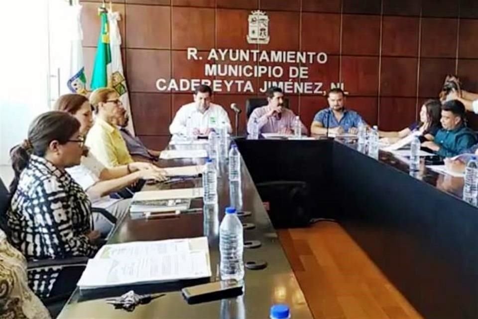 Al menos 15 funcionarios de primero, segundo y tercer nivel comparten lazos familiares con 17 trabajadores de menor rango