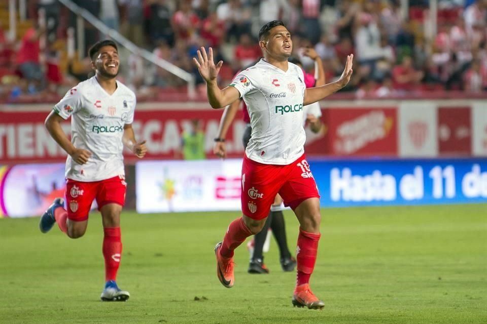 Necaxa despedazó a los Tiburones.