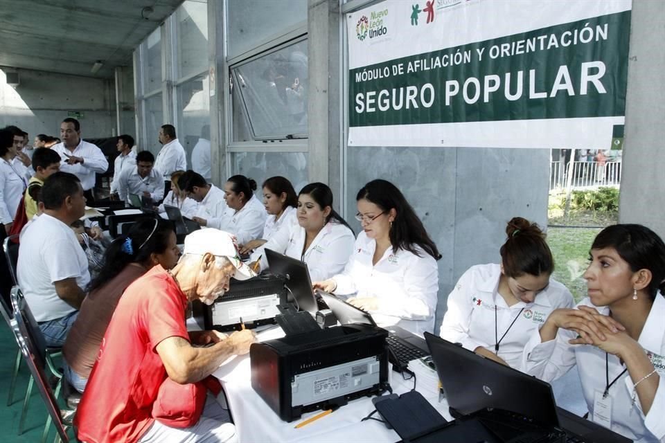 Los usuarios reales del Seguro Popular se redujeron en 1.1 millones de personas.