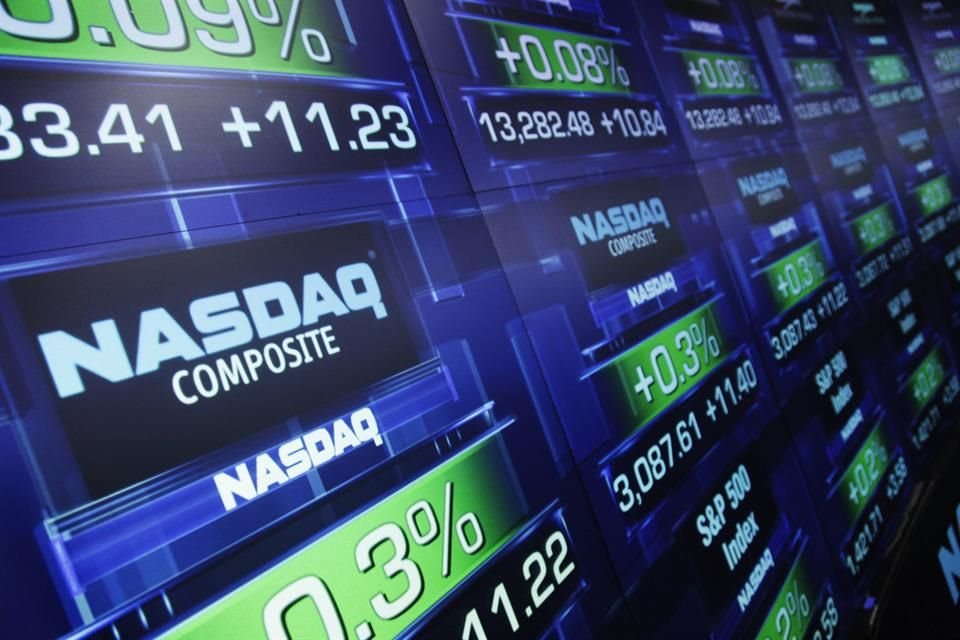 La compañía se hizo pública por primera vez en el Nasdaq en 2000, con el símbolo de cotización KREM.