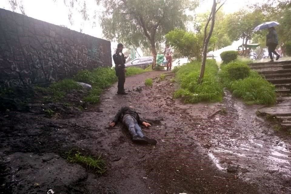 Un joven que corrió para cubrirse de la lluvia falleció luego de que le cayera un rayo a un costado del Hospital Psiquiátrico.