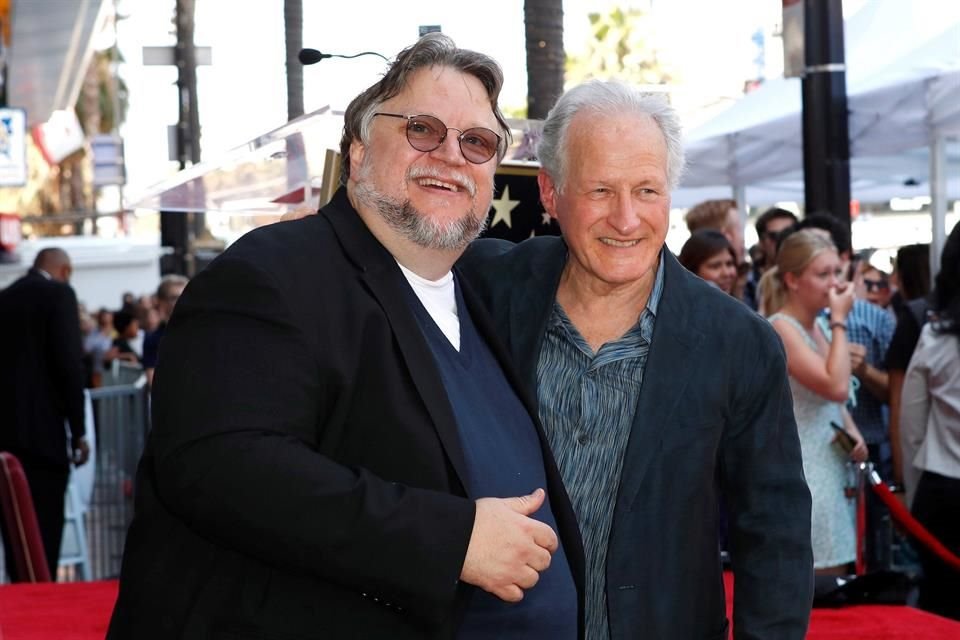 Michael Mann, director de 'Miami Vice', también se presentó al evento para celebrar a su camarada.