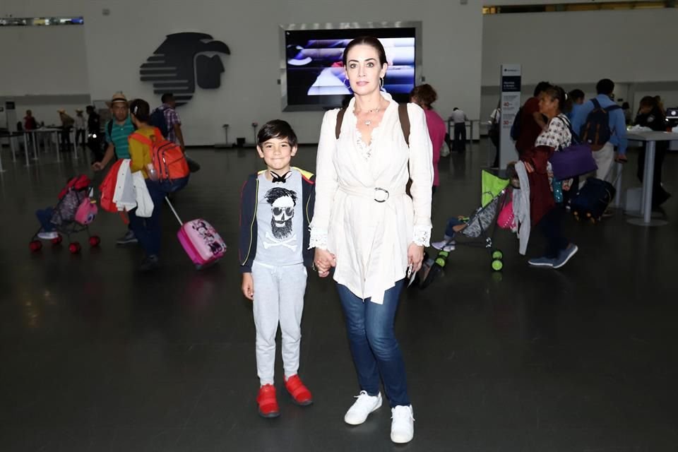 En su tiempo libre, la conductora pasa tiempo de calidad con su hijo de 8 años, Nicolas.