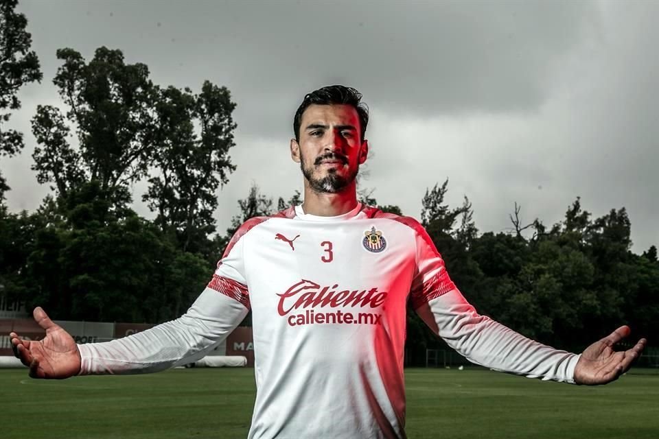 Tras un duro paso por Europa, Oswaldo Alanís se sabe capaz de aportar mucho a las Chivas.