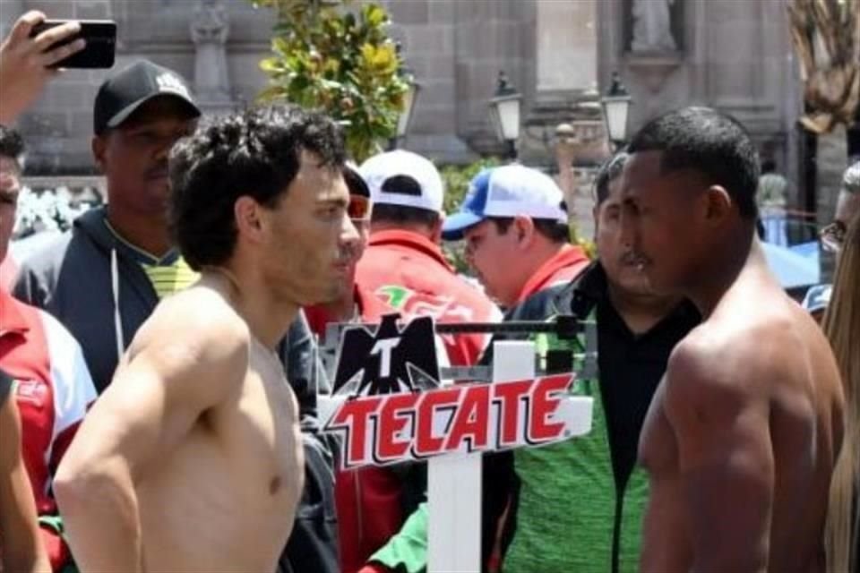 El mexicano (izq.), hijo de la leyenda del boxeo Julio César Chávez, registró 172.2 libras (78.10 kilos), mientras que el sudamericano detuvo la romana en las 173 libras (78.47 kgs). Foto Cortesía